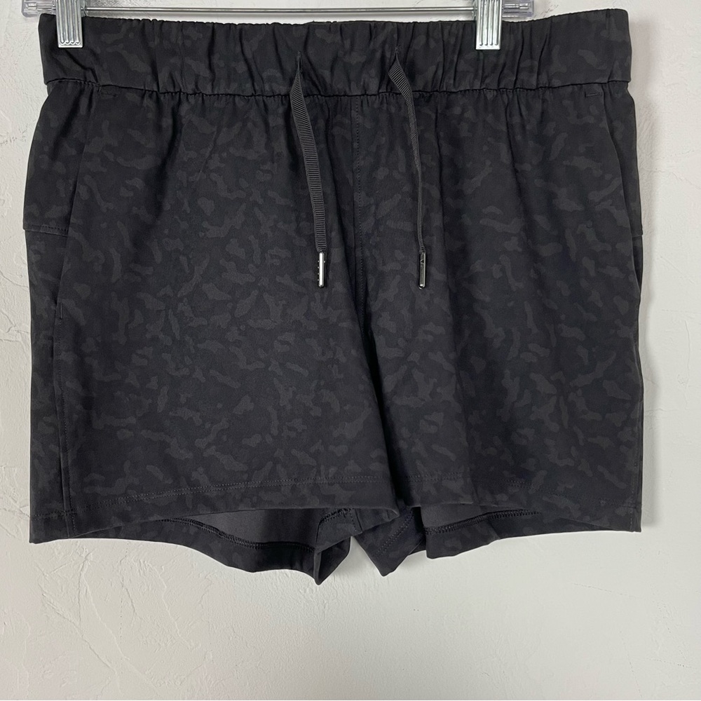 CRZ Yoga Shorts Pull On Tie Waist Leopard Cheetah Camo Print Pockets Knit Black‎